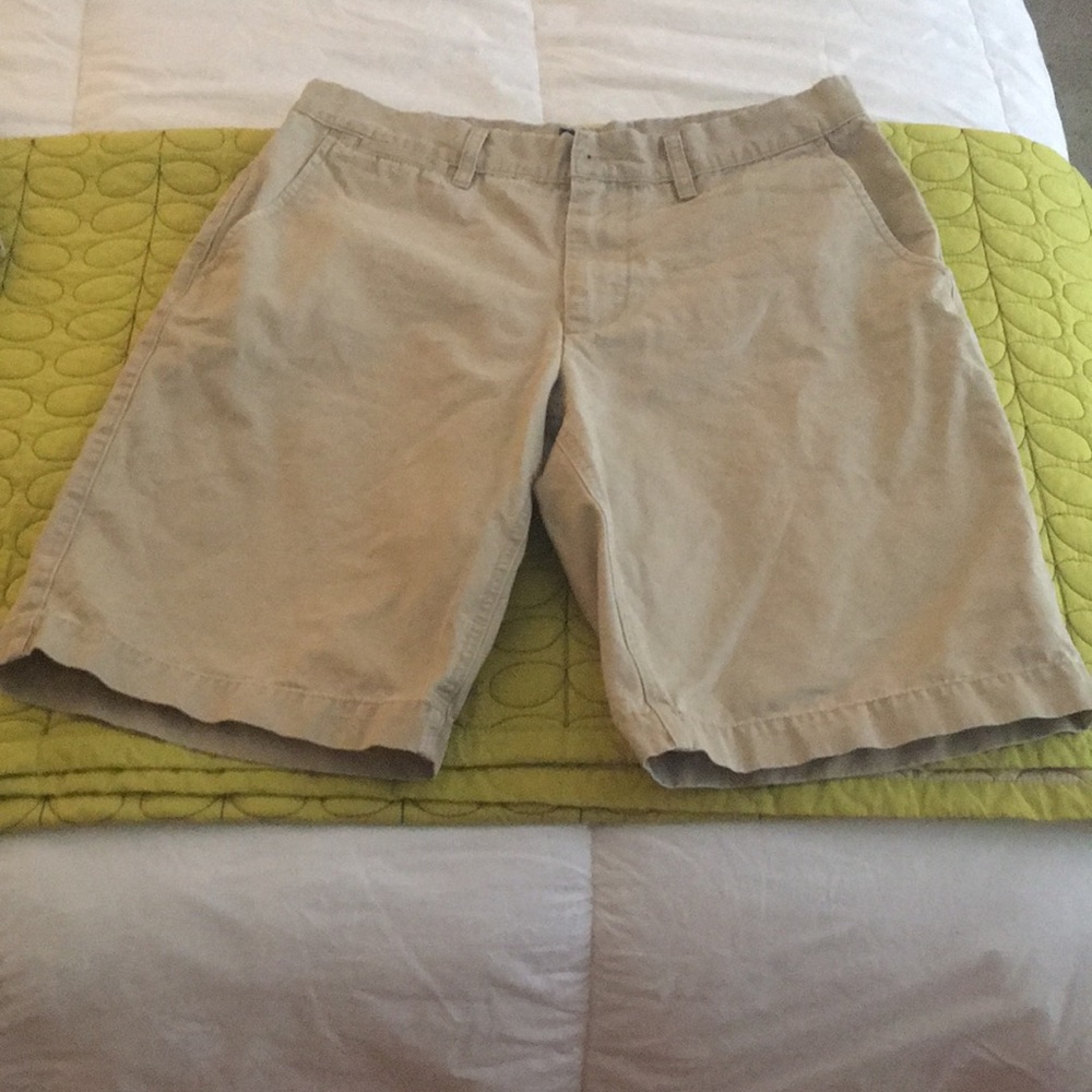 Gap Men’s Khaki Shorts-SIZE 33
